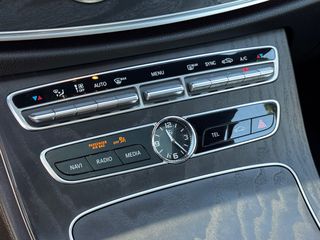 Mercedes-Benz E 220 2017 D COUPE AMG-thumb-32