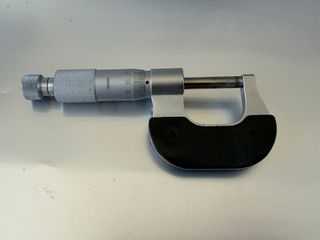 Μικρόμετρο Εξωτερικών Διαστάσεων 0-25mm (Ακρίβεια 0.01mm) – Υψηλής Γερμανικής Ποιότητας