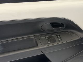 Volkswagen Up 2015-thumb-16