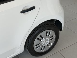 Volkswagen Up 2015-thumb-12
