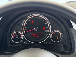 Volkswagen Up 2015-thumb-22