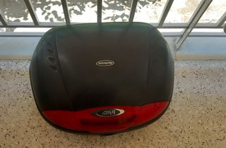 Givi E450 Simply II Monolock Μπαγκαζιέρα Μοτοσυκλέτας με Κόκκινα Αντανακλαστικά 45lt Μαύρη