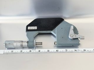 Μικρόμετρο με Ενσωματωμένο Ενδείκτη Mitutoyo 510-302 (25-50mm / 0.01mm) – Made in Japan