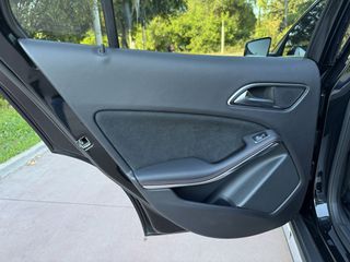 Mercedes-Benz GLA 180 2019 AMG -PANORAMA-CAMERA-OFF ROAD PACKAGE-thumb-18