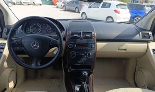 Mercedes-Benz A 150 2009-thumb-7