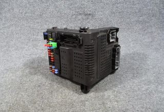 2003-2014 Volvo XC90 Central Electric Control Module CEM Fuse Box Relay