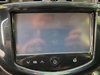 Εργοστασιακη οθονη corsa e