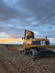Εκσκαφέας Με Λάστιχα CAT 2004 M318C