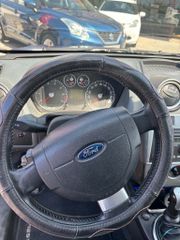Ford Fiesta 2005-thumb-2