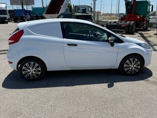 Ford Fiesta 2012-thumb-5