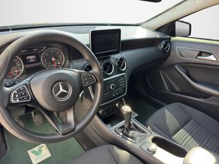 Mercedes-Benz A 180 2016 URBAN-thumb-11