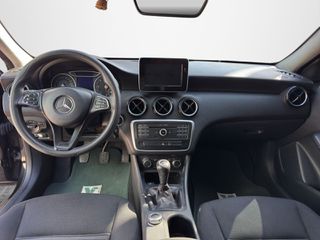 Mercedes-Benz A 180 2016 URBAN-thumb-15