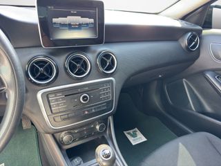 Mercedes-Benz A 180 2016 URBAN-thumb-16