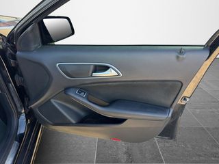Mercedes-Benz A 180 2016 URBAN-thumb-18