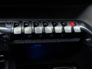 Peugeot 3008 2021 1.6 HYBRID4 300 GT E-EAT8-thumb-28