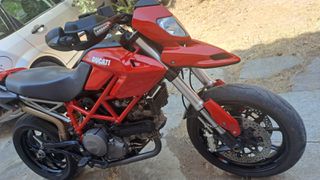 Ducati Hypermotard 796 2011-thumb-12