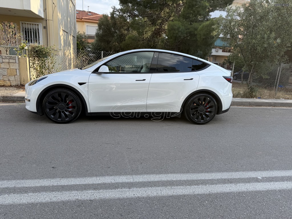 Tesla Model Y 2024 PERFORMANCE