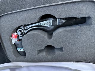 Tesla Model Y 2024 PERFORMANCE-thumb-9