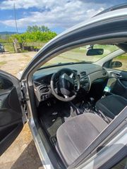 Ford Focus 2004-thumb-10