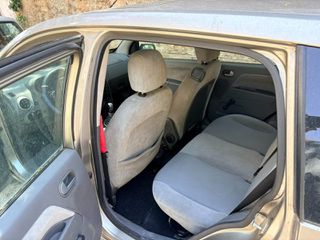 Ford Fusion 2003 1.6-thumb-2