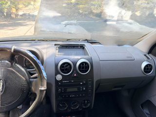 Ford Fusion 2003 1.6-thumb-3