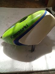 ΡΕΖΕΡΒΟΥΆΡ ΒΕΝΖΊΝΗΣ ΤΕΠΌΖΙΤΟ KAWASAKI KR1-thumb-1