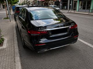 Mercedes-Benz E 300 2022 de 4matic - Facelift / AMG + Burmester + Panorama-thumb-3