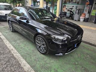 Mercedes-Benz E 300 2022 de 4matic - Facelift / AMG + Burmester + Panorama-thumb-2