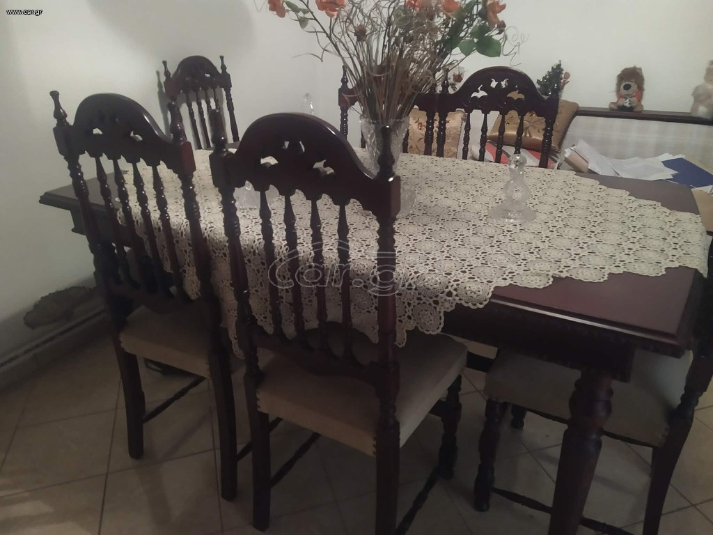 Τραπεζαρία με 6 καρέκλες