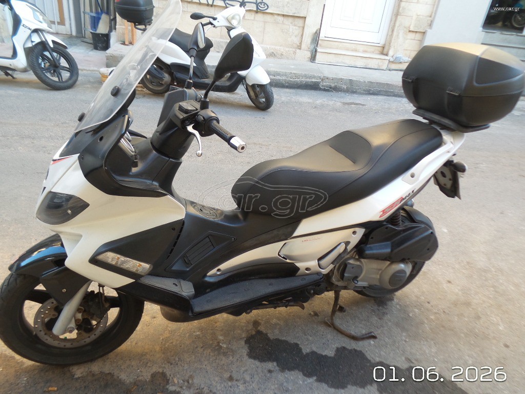 Aprilia SR MAX 300 2012