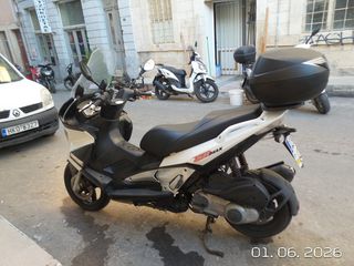 Aprilia SR MAX 300 2012-thumb-1