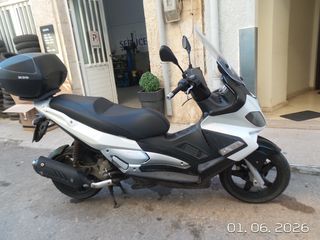 Aprilia SR MAX 300 2012-thumb-2