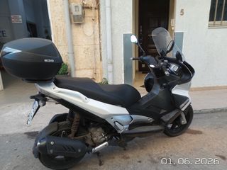 Aprilia SR MAX 300 2012-thumb-3