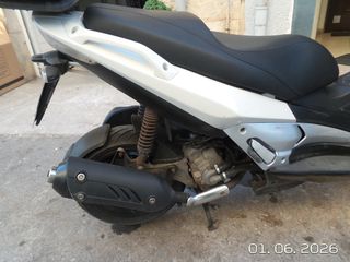 Aprilia SR MAX 300 2012-thumb-7