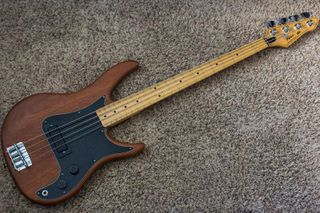 PEAVEY PATRIOT ΜΠΑΣΟ ΖΗΤΕΙΤΑΙ ΓΙΑ ΑΓΟΡΑ
