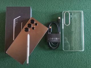 Samsung S25 Ultra 1 μήνα με 15 φορτίσεις σε κατάσταση σφραγισμένου με αποδειξη αγοράς και 2 χρόνια εγγύηση