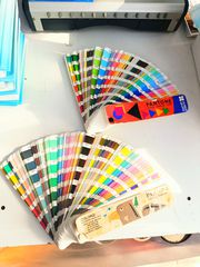 Χρωματολόγια Pantone