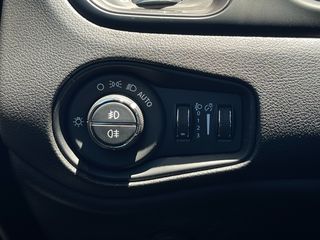 Jeep Renegade 2023 LIMITED 4X4-thumb-25