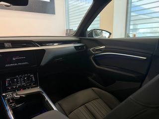 Audi Q8 e-tron 2024 55 e-tron Sportback-thumb-26