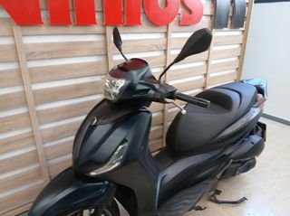 Piaggio Beverly 300i 2023-thumb-14