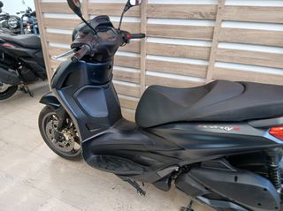 Piaggio Beverly 300i 2023-thumb-18