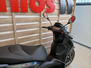Piaggio Beverly 300i 2023-thumb-3