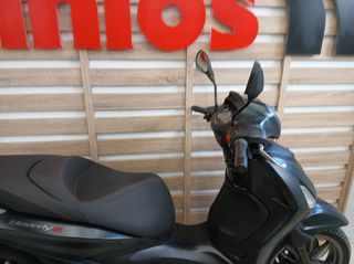 Piaggio Beverly 300i 2023-thumb-6