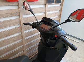 Piaggio Beverly 300i 2023-thumb-10