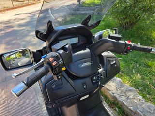 Suzuki Burgman 650 2011 EXECUTIVE-thumb-8