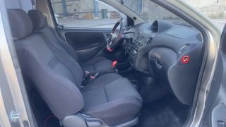 Toyota Yaris 2003-thumb-8