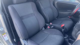 Toyota Yaris 2003-thumb-11