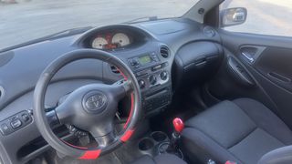Toyota Yaris 2003-thumb-12