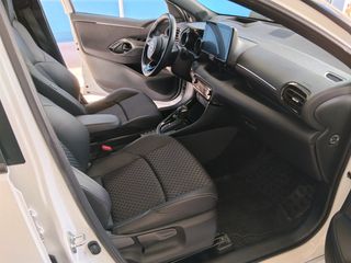 Toyota Yaris 2022 1.5 HYBRID BI-TONE-thumb-7
