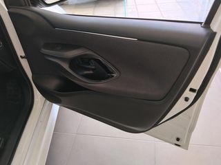 Toyota Yaris 2022 1.5 HYBRID BI-TONE-thumb-10